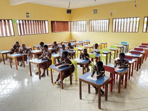 Ecole St FranÃ§ois d'Assise, paroisse de Ntoum, Gabon, Enfance Missionnaire, Capucins au Gabon