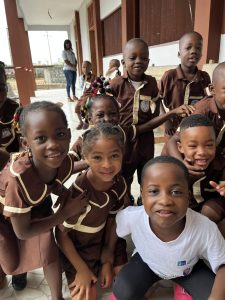 Ecole St François d'Assise, paroisse de Ntoum, Gabon, Enfance Missionnaire, Capucins au Gabon