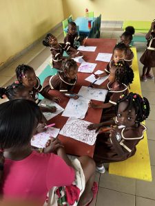 Ecole St François d'Assise, paroisse de Ntoum, Gabon, Enfance Missionnaire, Capucins au Gabon