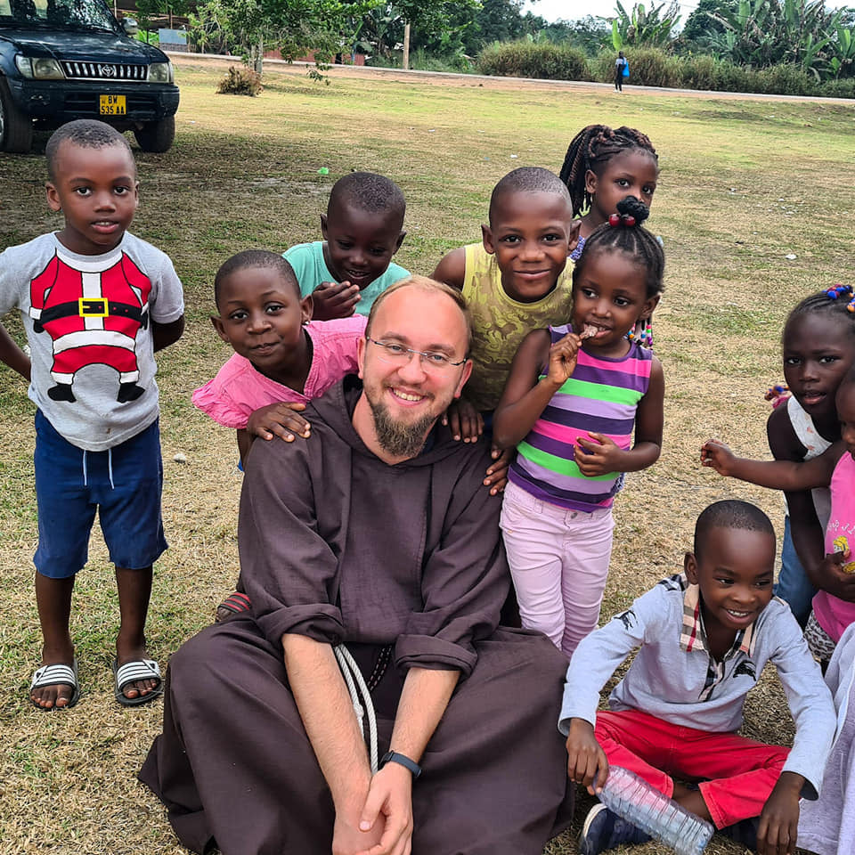 Père Sébastian Piasek, Capucin au Gabon, paroisse de Ntoum, collège st François d'Assise